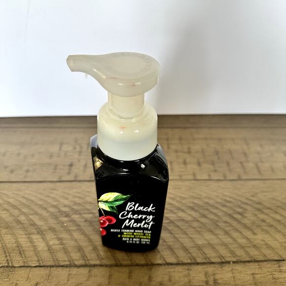 Black Cherry Merlot Bath & Body Works Foaming Hand Soap - Picture 2 of 4